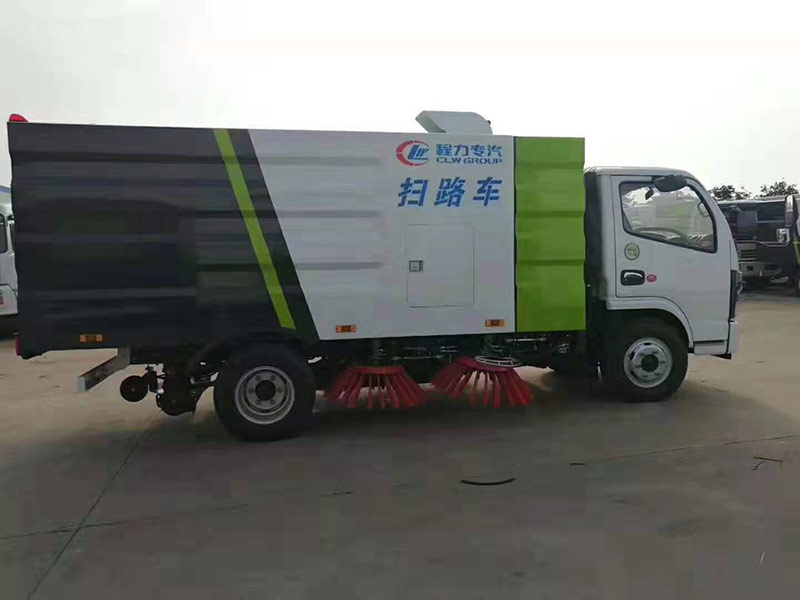 国六东风多利卡扫路车