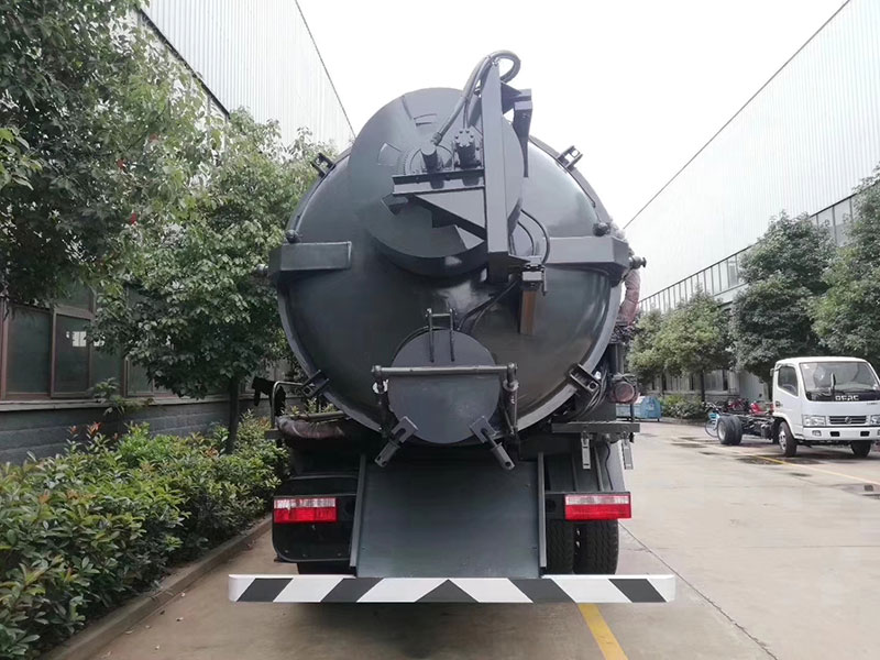 国六东风多利卡D9吸污车