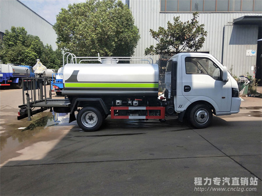 国六东风小型3吨洒水车